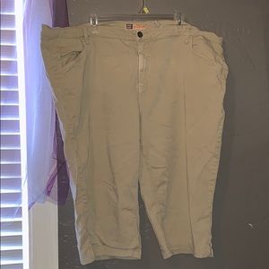 Capri pants ————Rikki